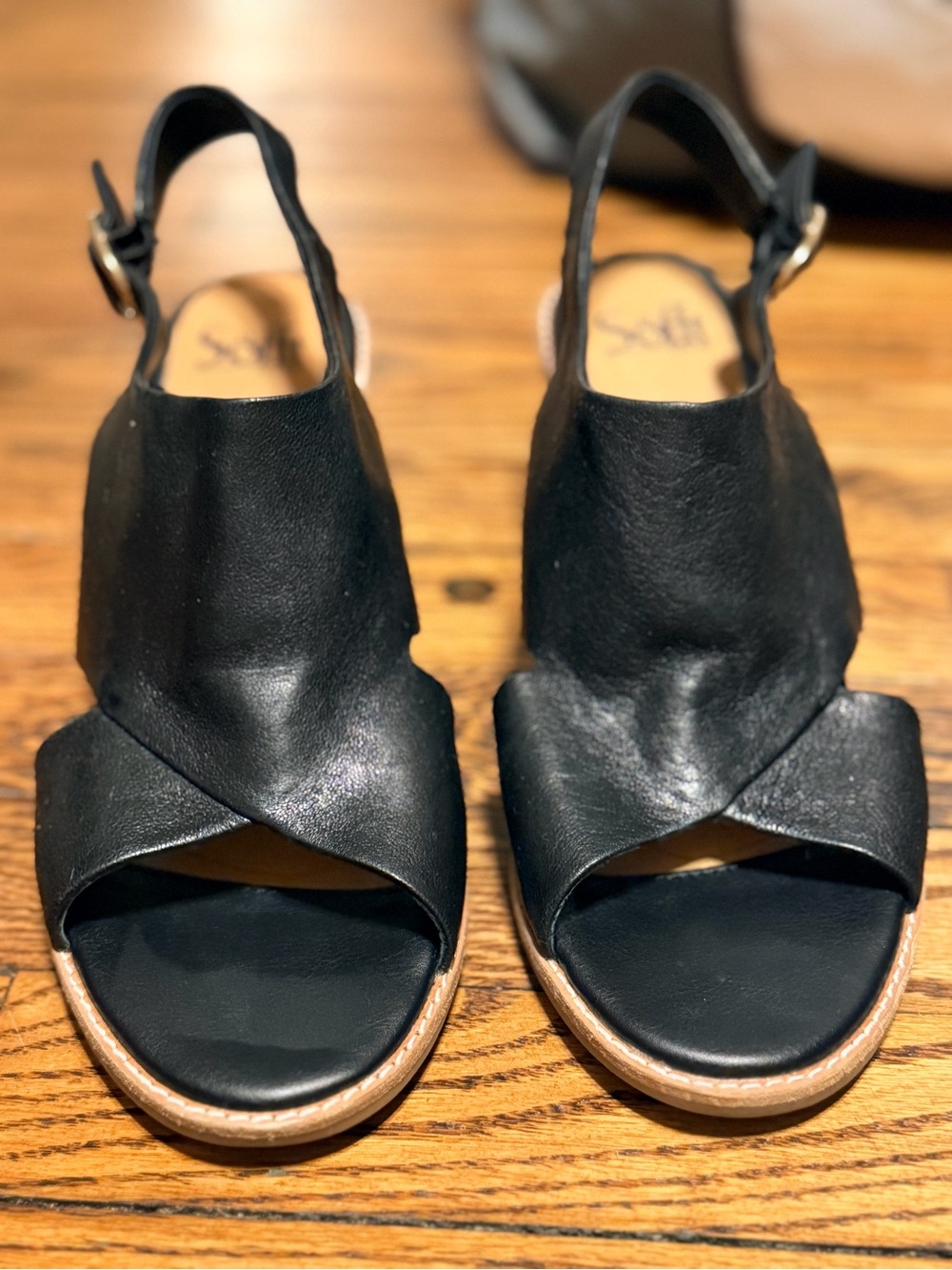 Söfft Women's Black Leather Slingback
Block Heel Sandals Comfort Shoes
Size 9